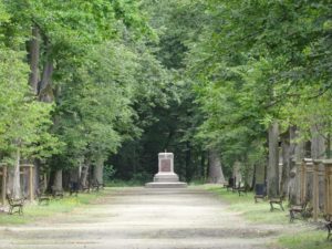 moszna-park-pomnik