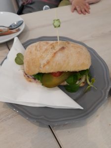 kawiarnia-krzyki-smiechy-cafe