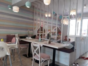 kawiarnia-krzyki-smiechy-cafe