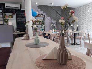 kawiarnia-krzyki-smiechy-cafe