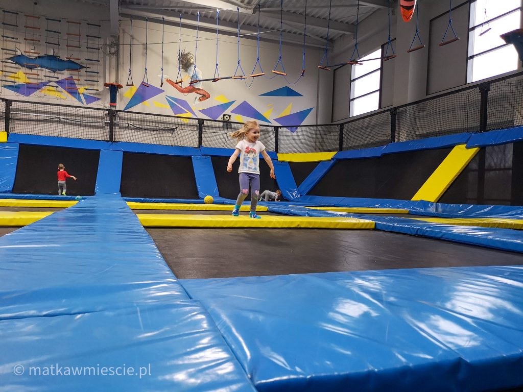 jump-hall-wrocław-park-trampolin
