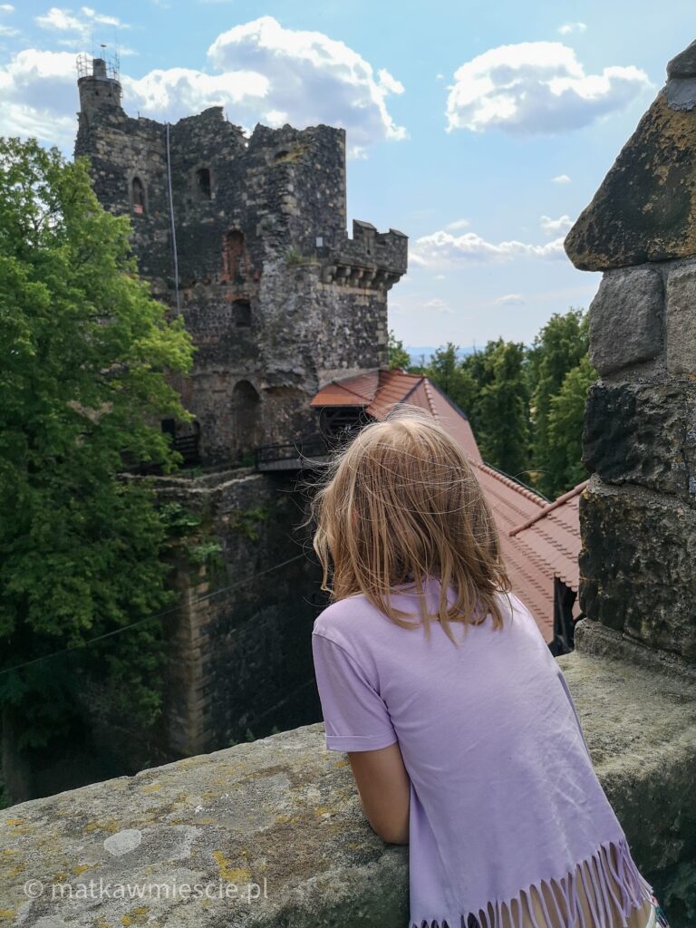 zamek-grodziec-donżon
