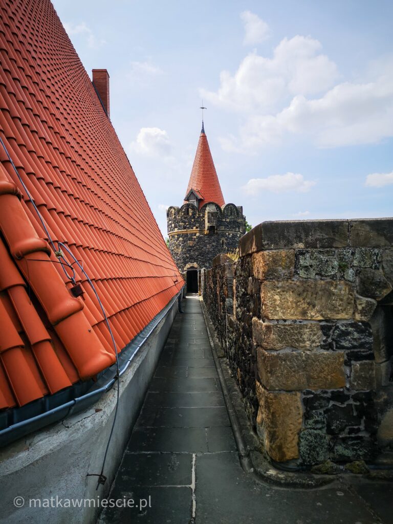 zamek-grodziec-chodnik-wartowniczy